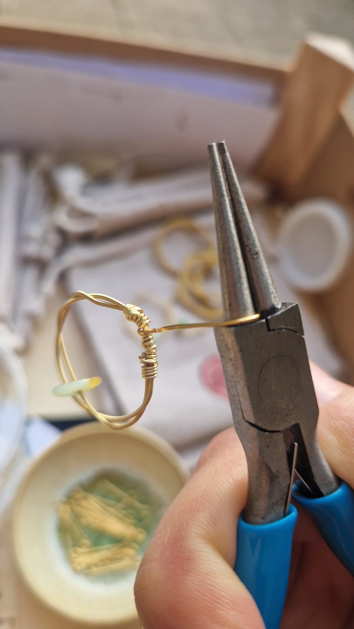 Crafting jewellery using guitar strings, brass wire and pliers